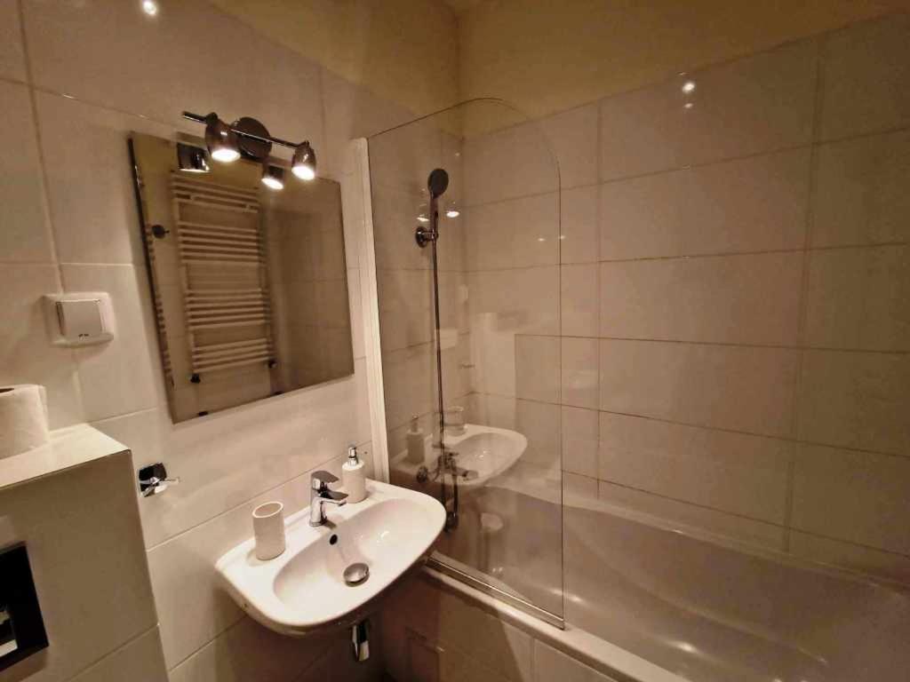 Great Apart Kabaty Warsaw Luaran gambar